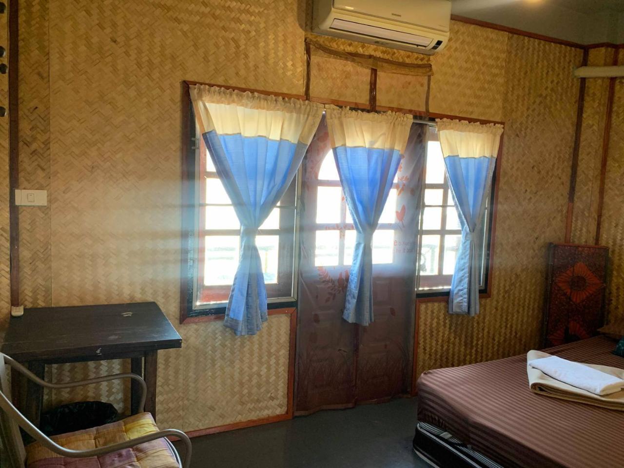 J Giant Hostel Τσιάνγκ Μάι Εξωτερικό φωτογραφία