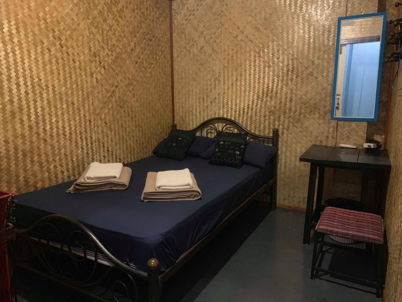 J Giant Hostel Τσιάνγκ Μάι Εξωτερικό φωτογραφία