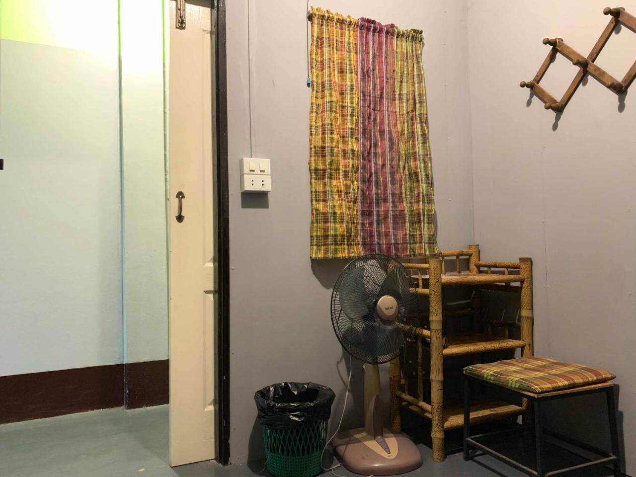 J Giant Hostel Τσιάνγκ Μάι Εξωτερικό φωτογραφία